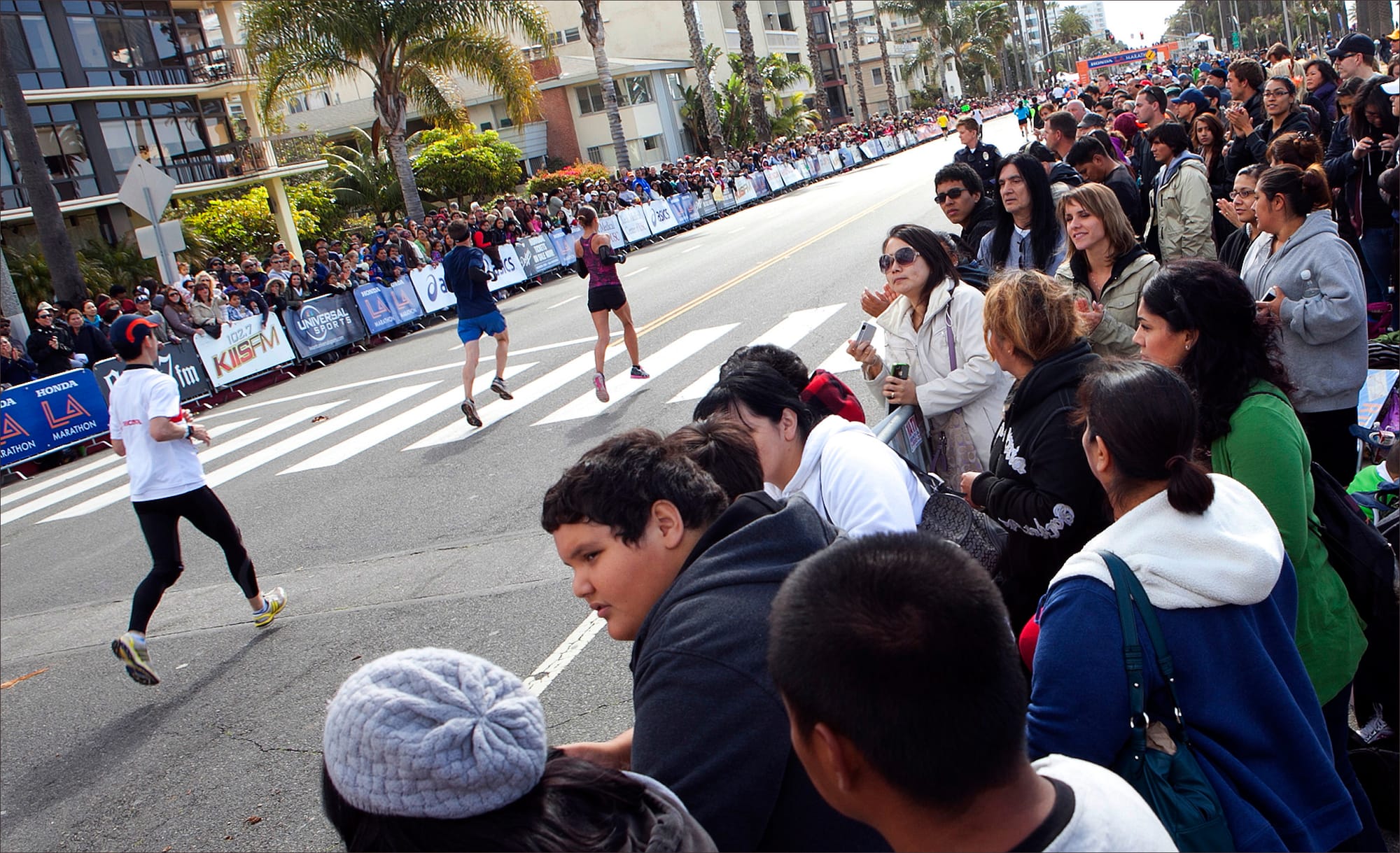 Crowds line Ocean Avenue last year to watch racers participate in the Los Angeles Marathon. (File photo)