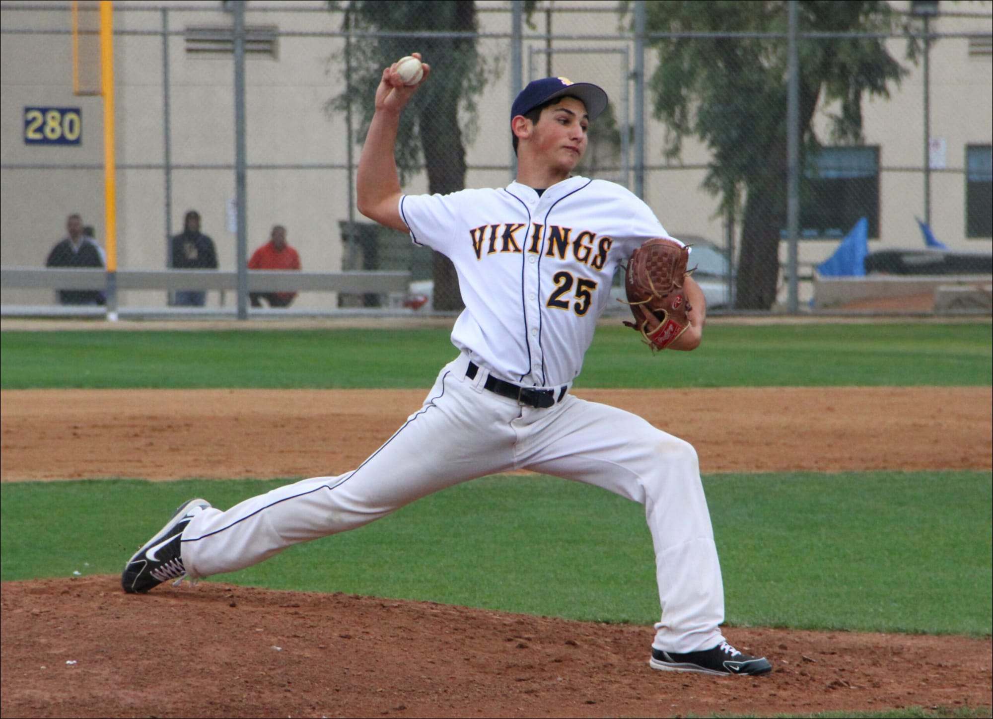 Samohi pitcher Eli Bieber delivers the ball against Roosevelt on Tuesday at home. Bieber earned the win in his first varsity start in the 9-1 victory. (Photo by Daniel Archuleta)