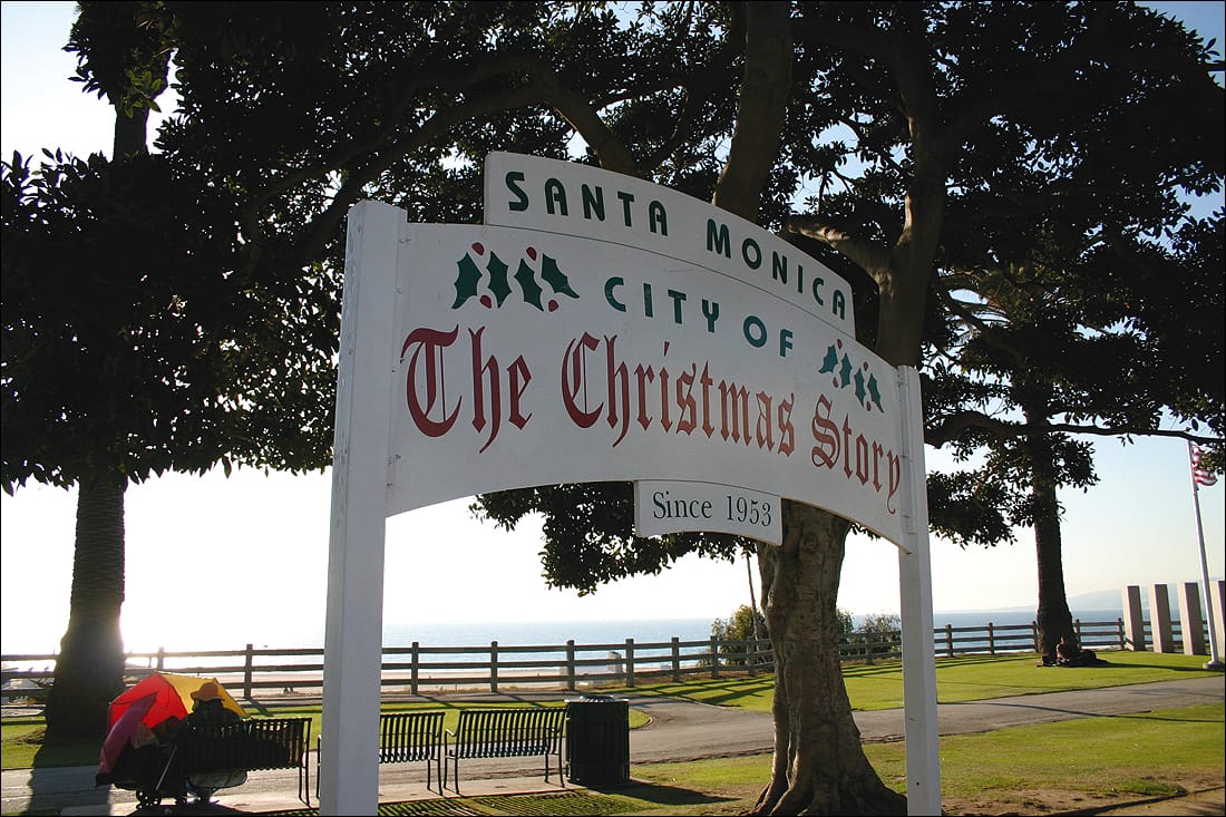 101012_CTY nativity scenes