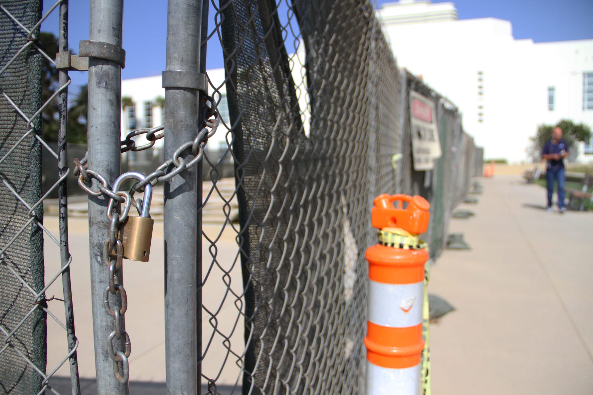 A fence surrounds the fountain at City Hall. There have been delays related to a leakage issue. (Daniel Archuleta daniela@www.smdp.com)