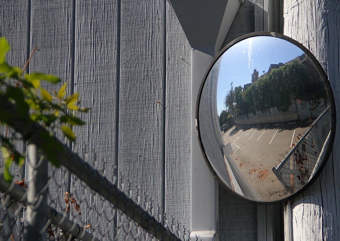TROUBLED SPOT: A former outdoor furniture store at the corner of Santa Monica Boulevard and 26th Street attracted a number of homeless people, upsetting residents that live nearby. A fence was put up around the building's parking lot, which had become a popular gathering place for Santa Monica's transient population. (Daniel Archuleta daniela@www.smdp.com)