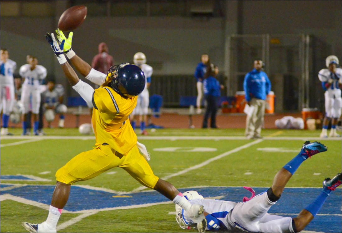 Samohi's Sebastian LaRue hauls in a pass that he would run  in for a touchdown during this year's playoffs. (Photo by Paul Alvarez Jr.)