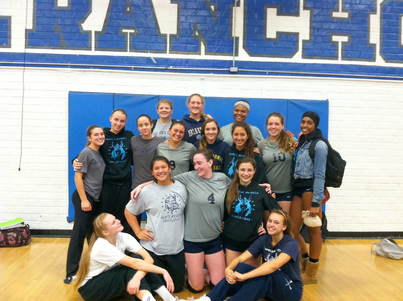 110912 _ X samohi g vball