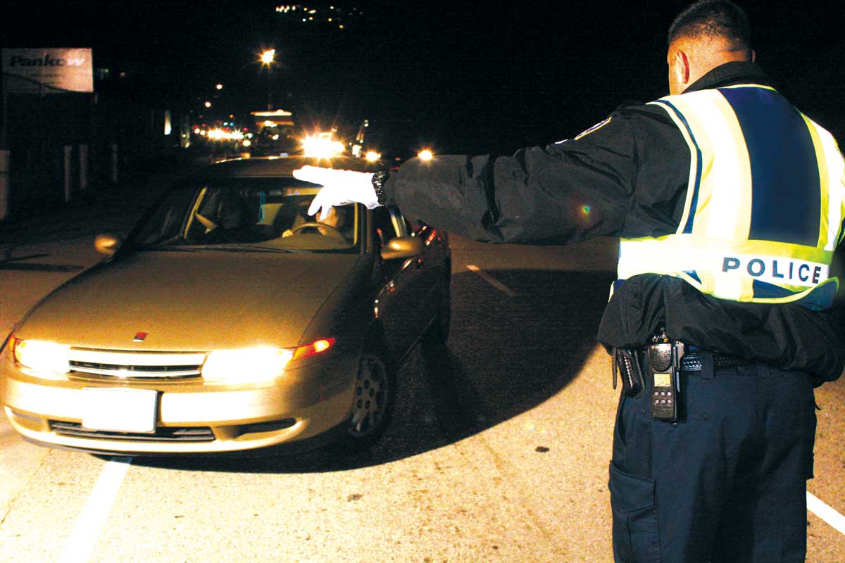A Santa Monica police officer directs traffic during a DUI checkpoint along Pacific Coast Highway. (File photo)