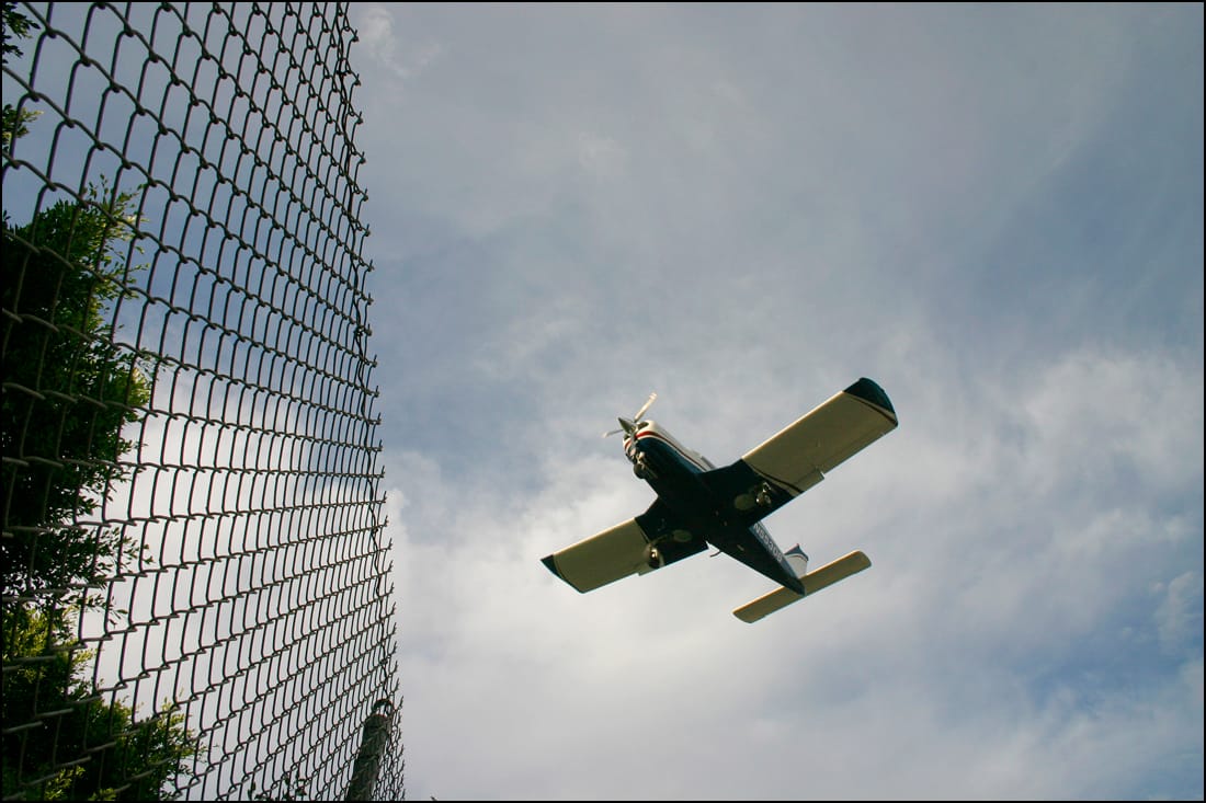 A plane comes in for a landing at Santa Monica Airport. (File photo)
