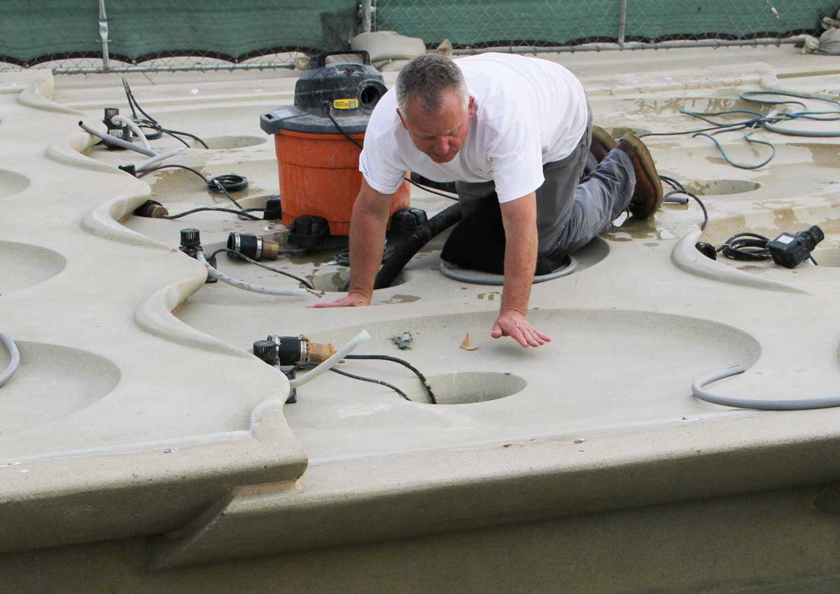TRY, TRY AGAIN: A man works on the fountain outside of Santa Monica City Hall on Monday. (Daniel Archuleta daniela@www.smdp.com)