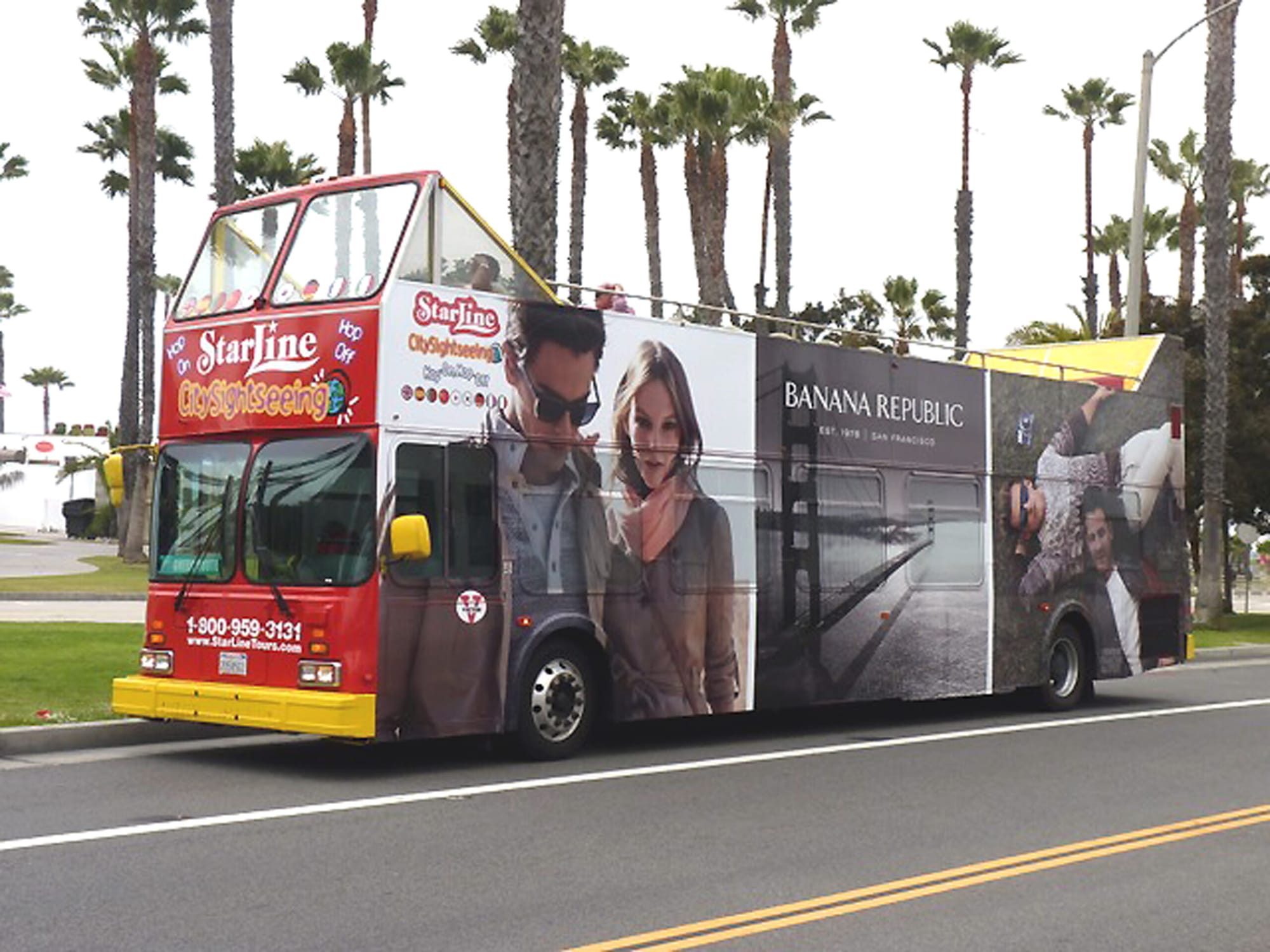 BUS STOP: A double-decker brings tourists to Santa Monica. (Photo courtesy Bruno Marcotulli)