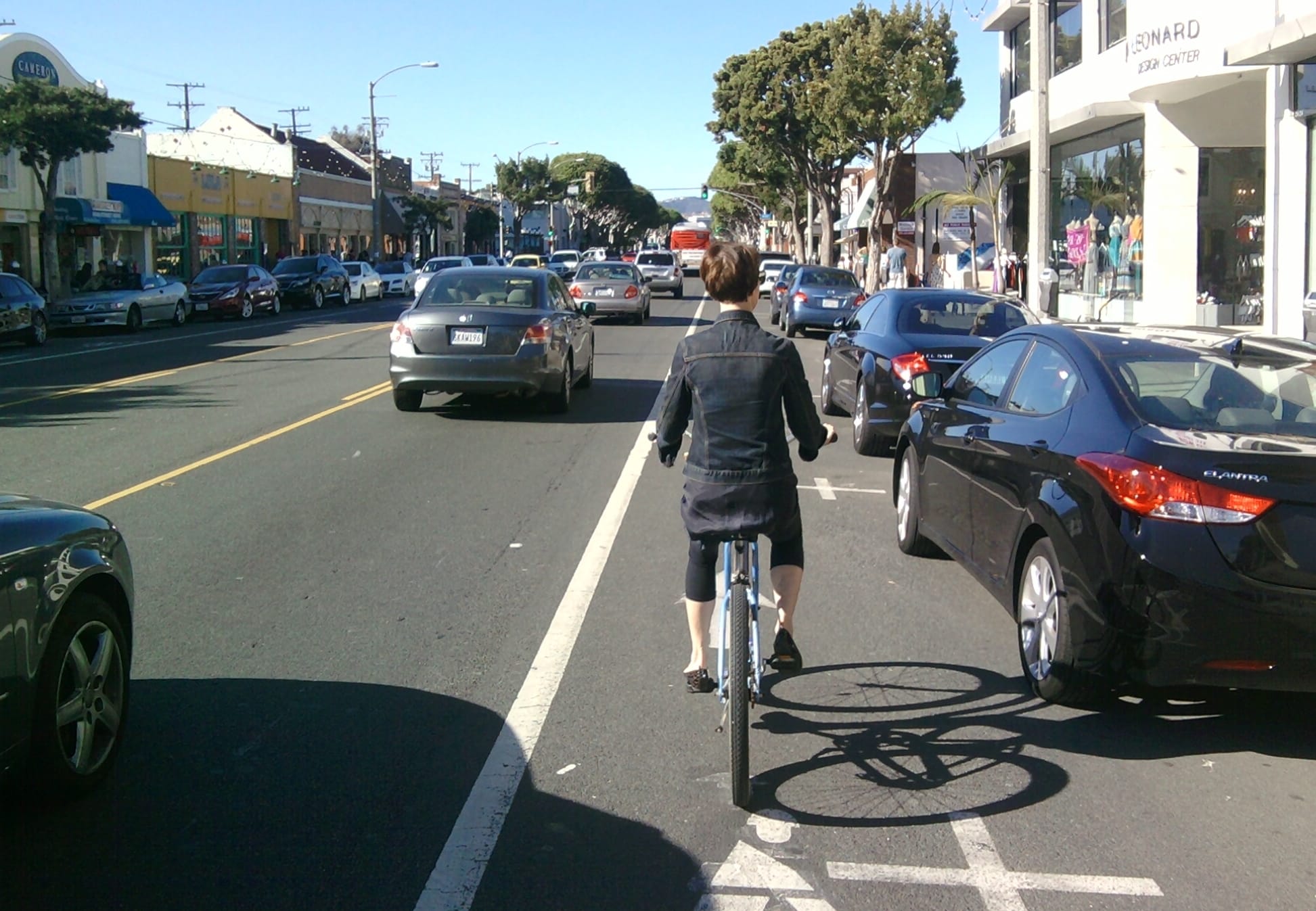 Main Street is one of the crown jewels of the Ocean Park Neighborhood with its collection of boutiques and restaurants. (Photo courtesy LA Eco Village Blog)