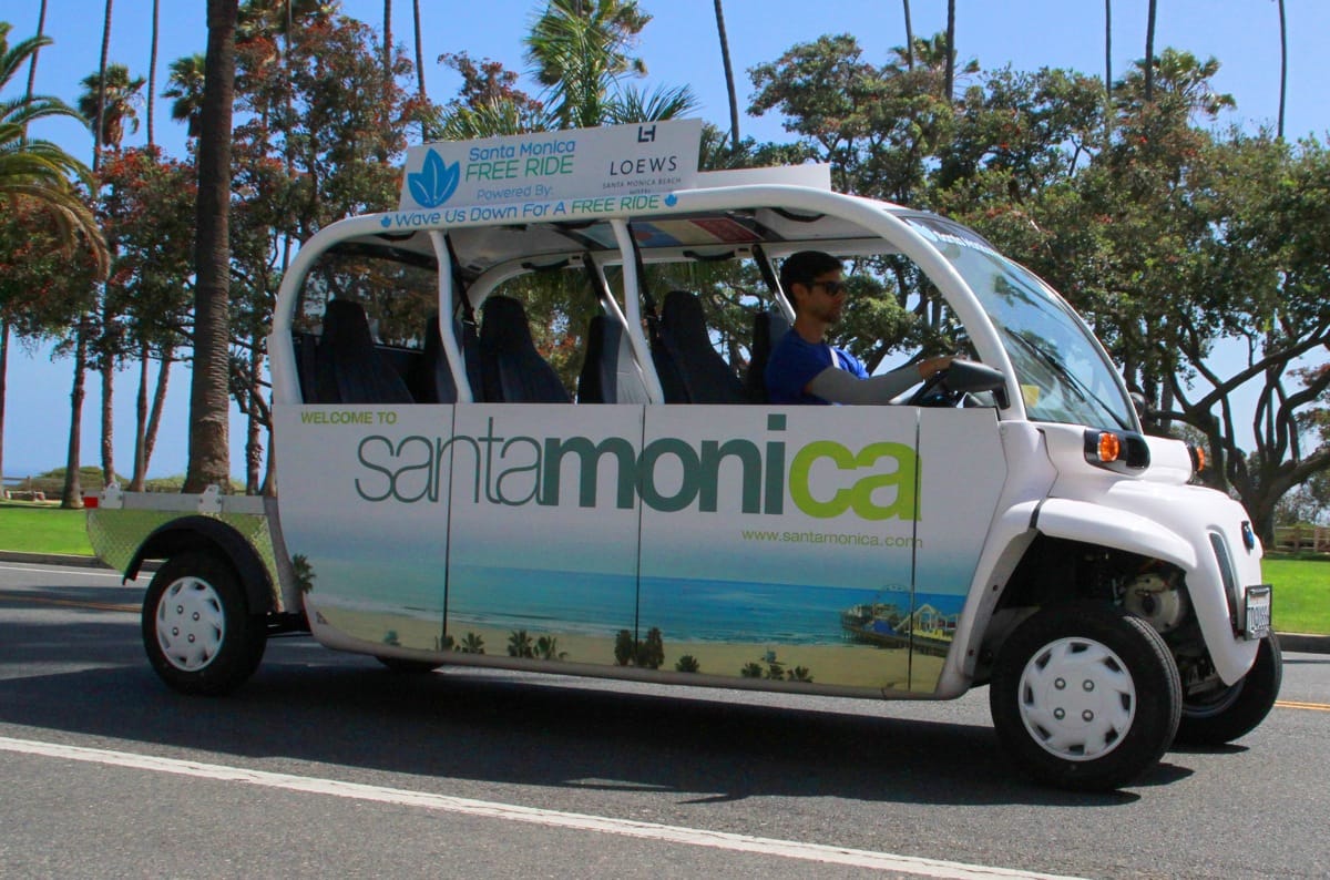 A Santa Monica Free Ride  shuttle roles down Ocean Avenue. (Daniel Archuleta)